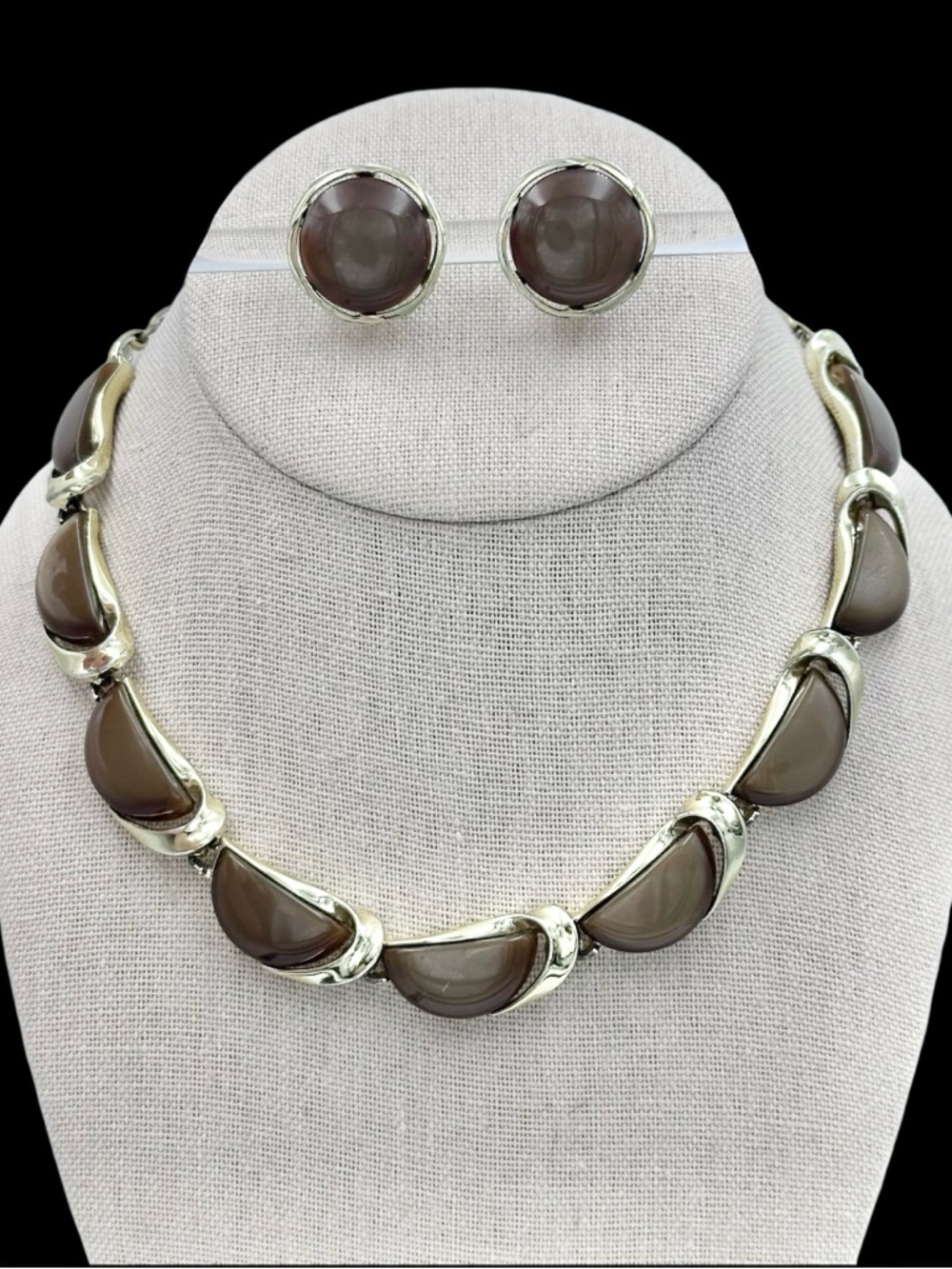 Lisner Signed Thermoset Vintage Necklace Clip On Earrings Set